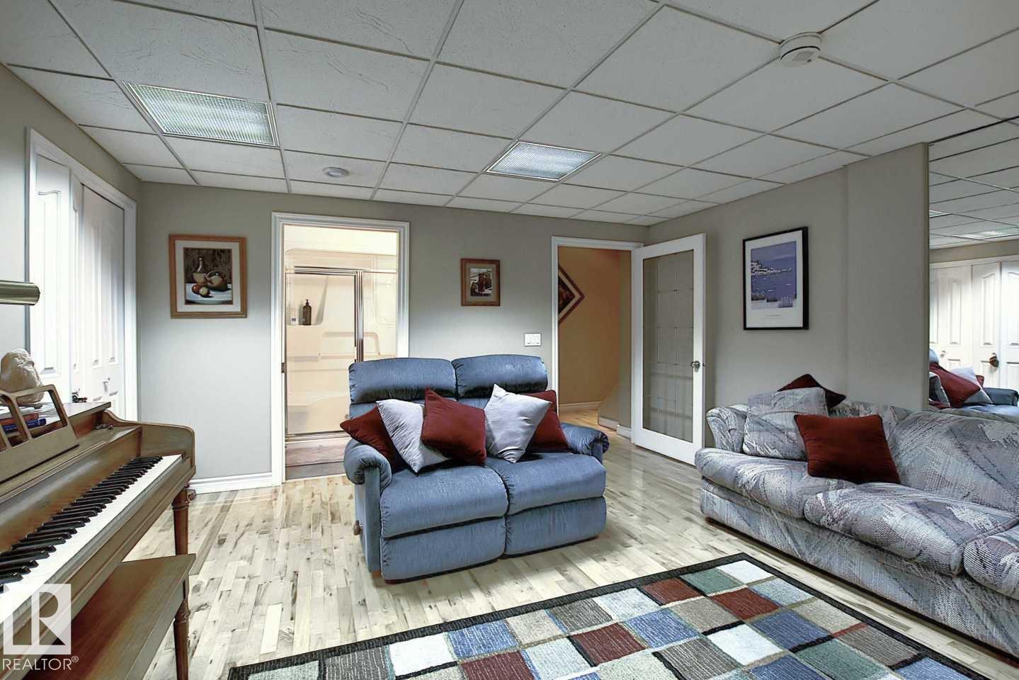11126 52 ST NW - 50