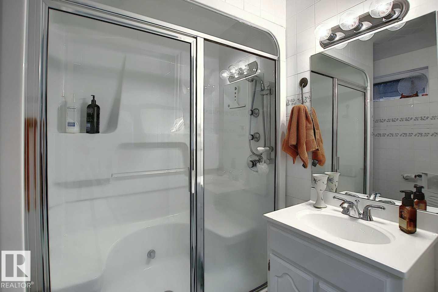 11126 52 ST NW - 53