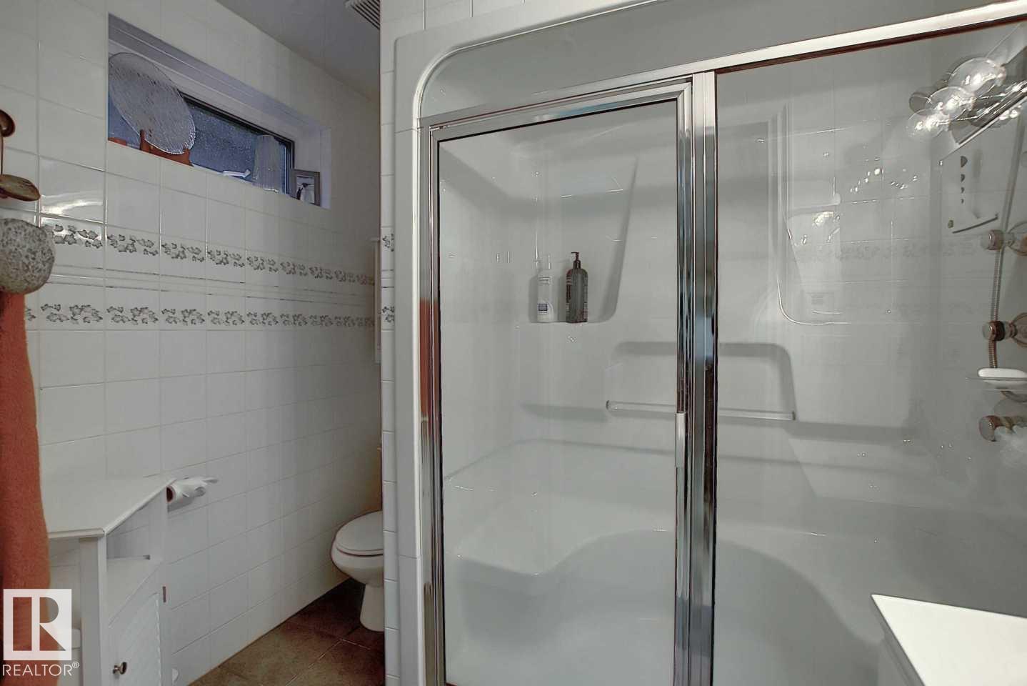 11126 52 ST NW - 55