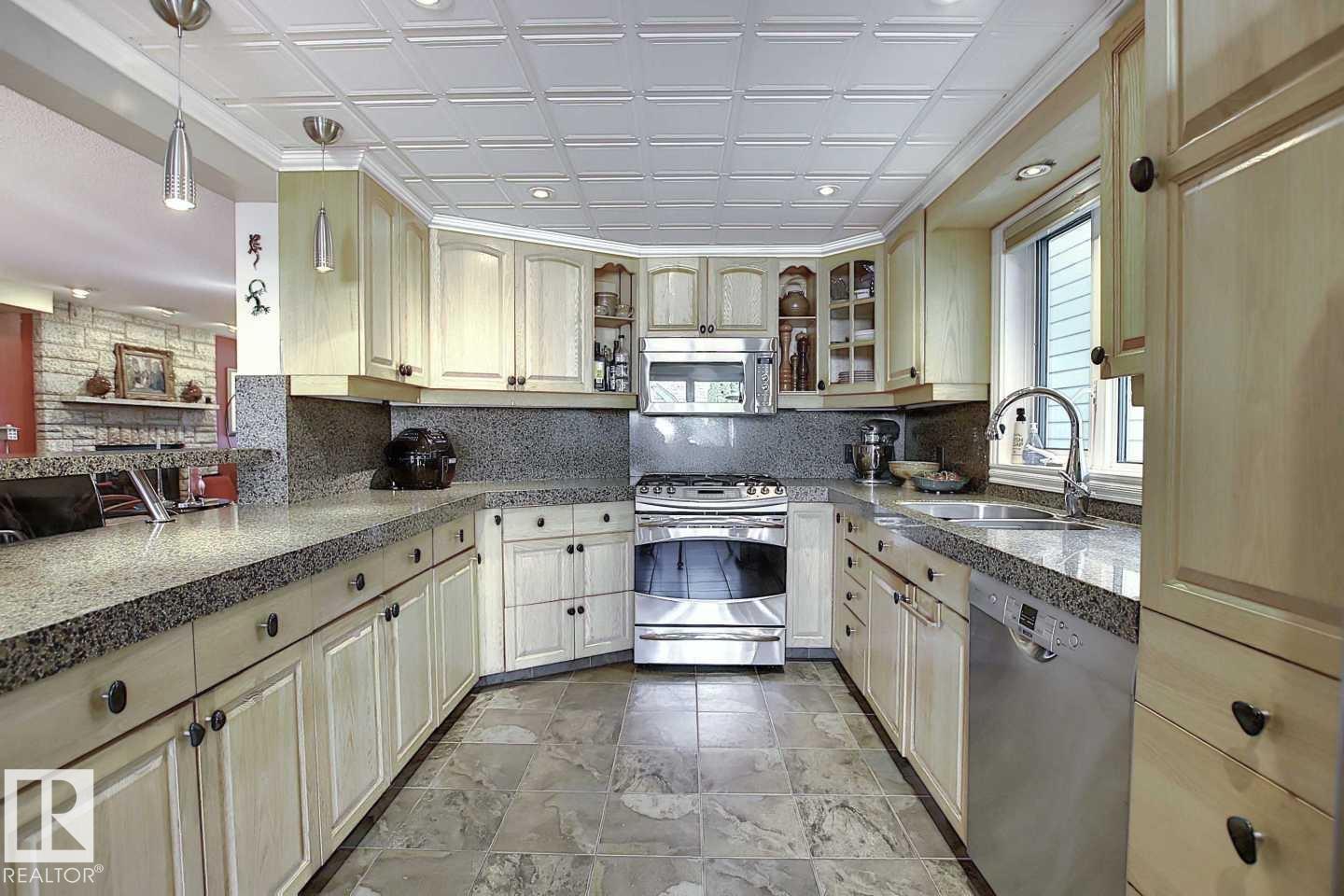 11126 52 ST NW - 6