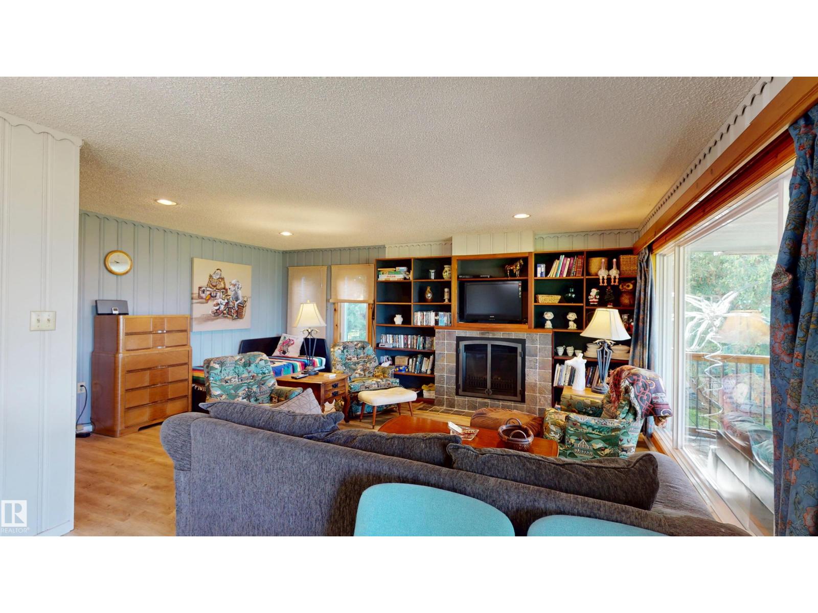 12 53026 RGE ROAD 43 - 11