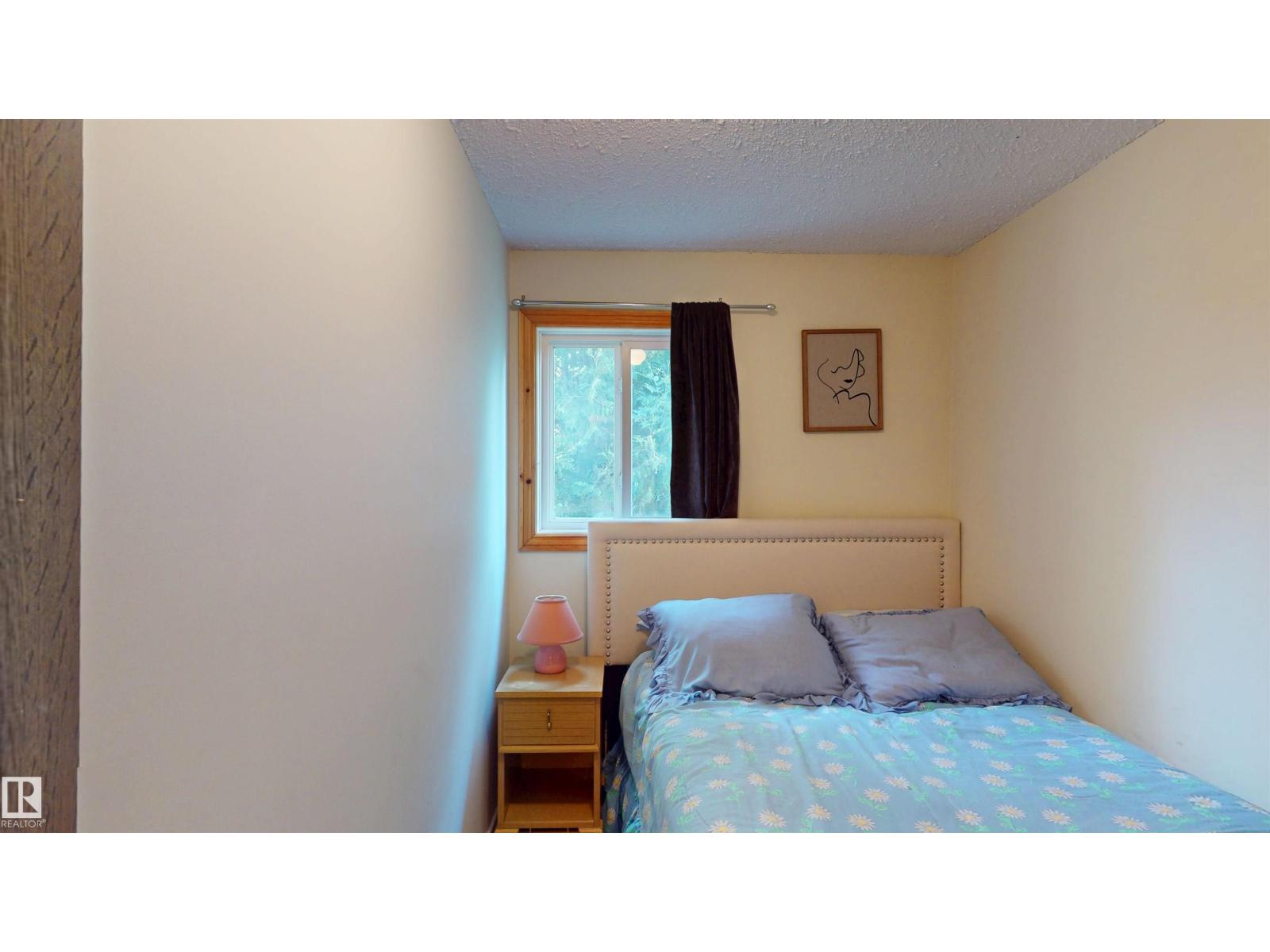 12 53026 RGE ROAD 43 - 22
