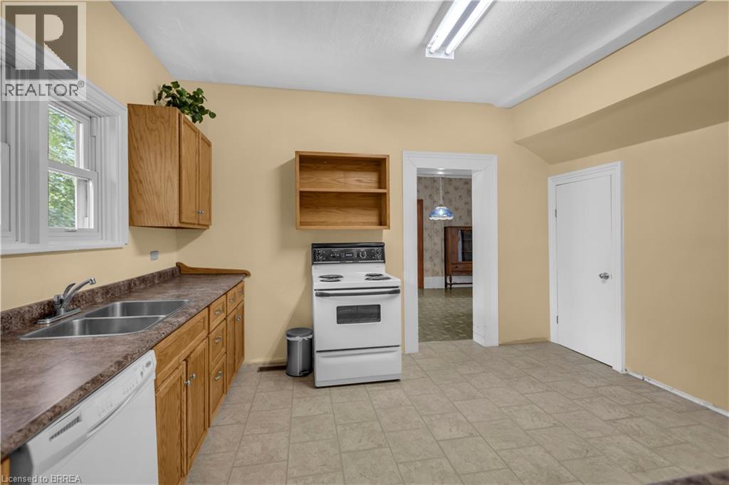 121 MAIN Street N - 15
