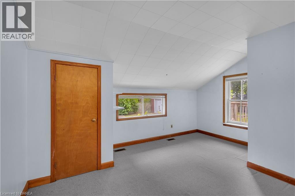 121 MAIN Street N - 22
