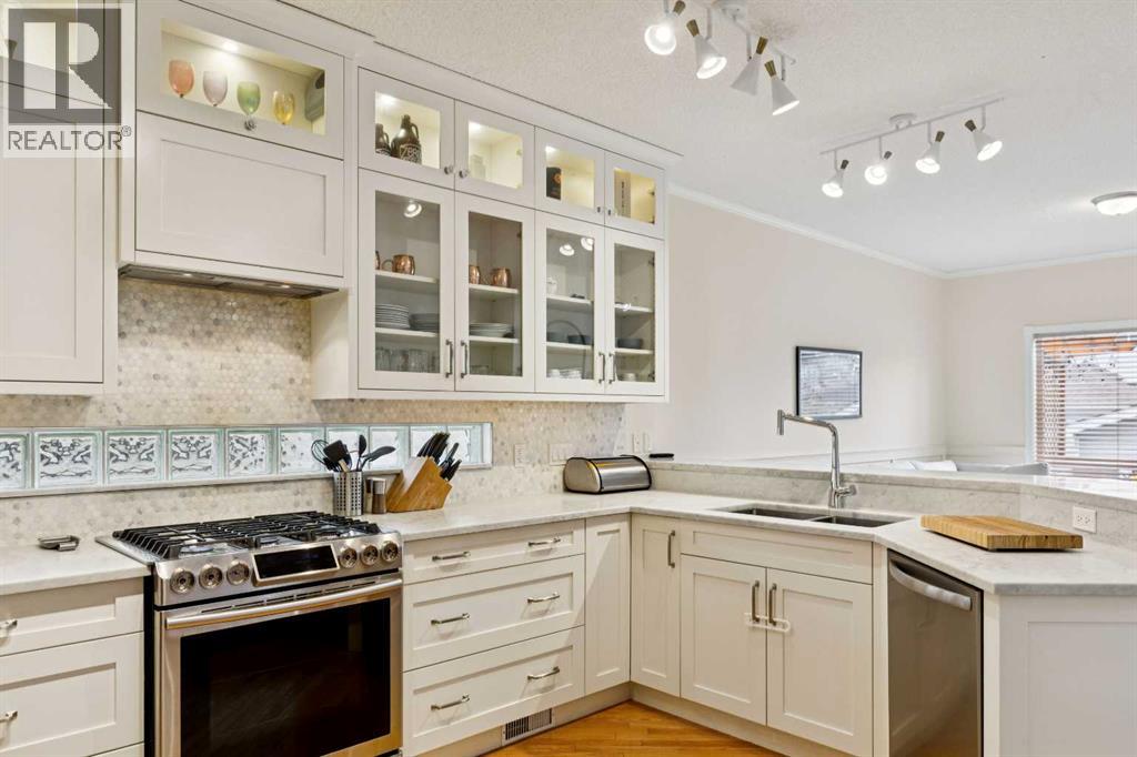 718 53 Avenue SW - 10