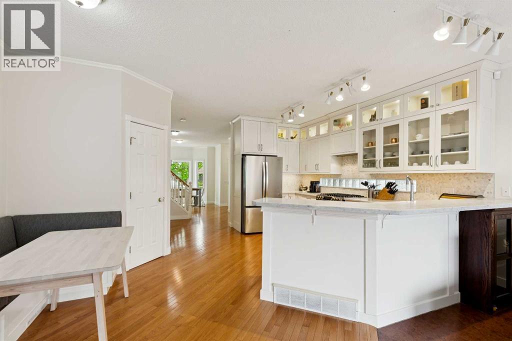 718 53 Avenue SW - 11