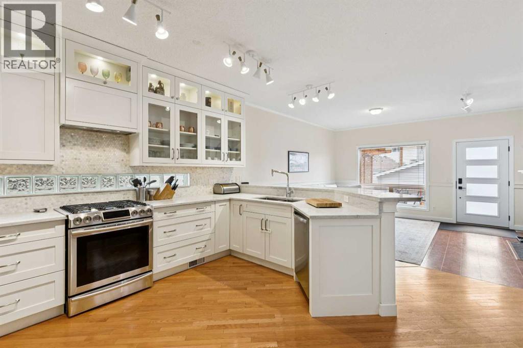 718 53 Avenue SW - 7