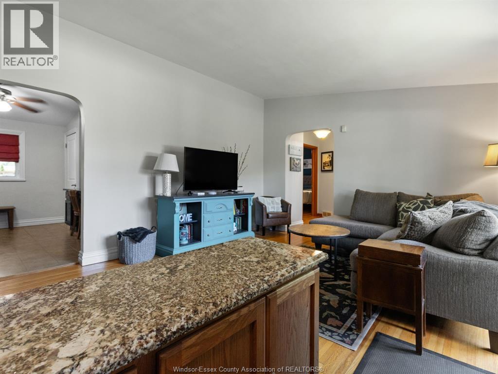 2763 EVERTS AVENUE - 6