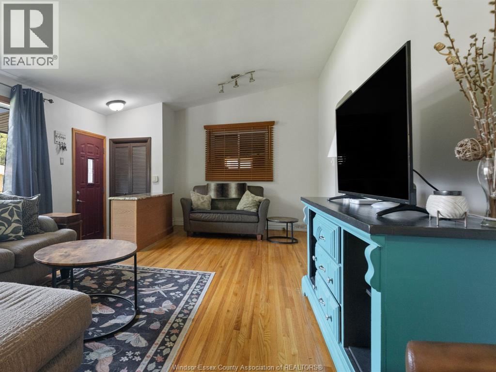 2763 EVERTS AVENUE - 7