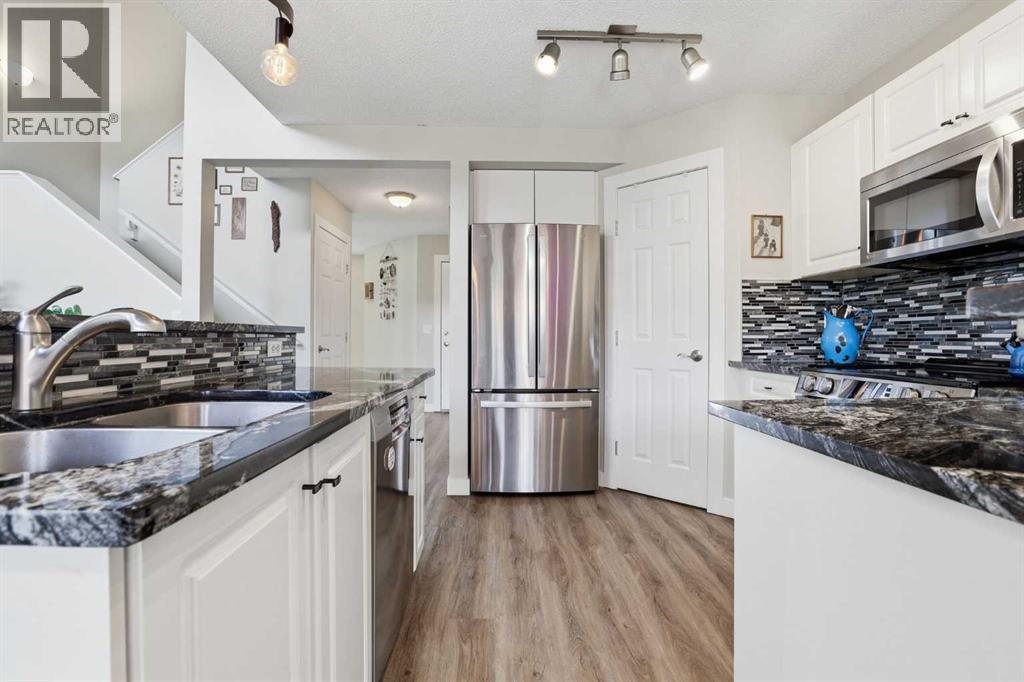 121 Canoe Square SW - 15