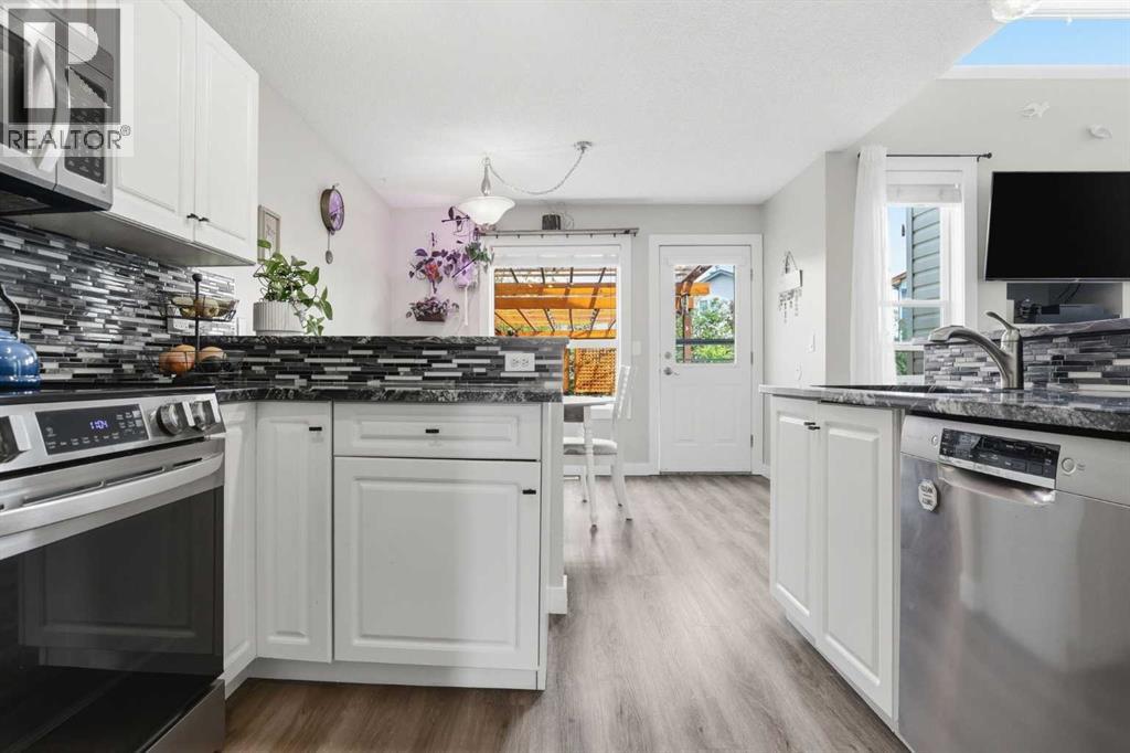 121 Canoe Square SW - 14
