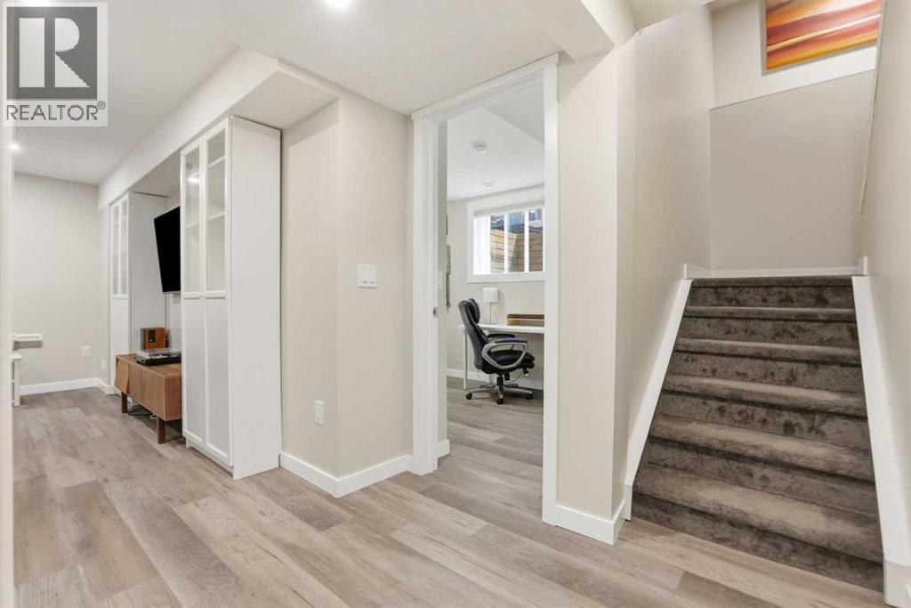 121 Canoe Square SW - 30