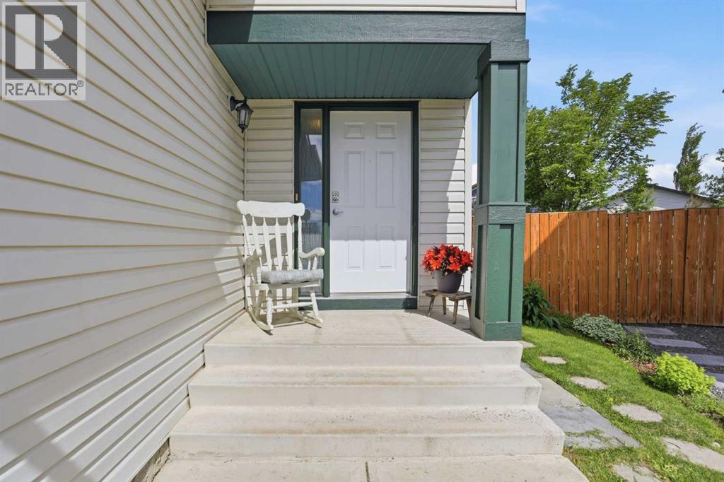 121 Canoe Square SW - 4