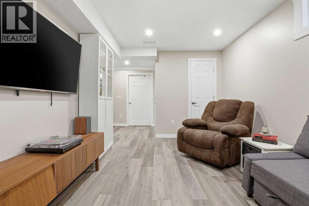 121 Canoe Square SW - 33