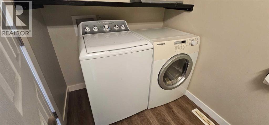 121 Canoe Square SW - 20