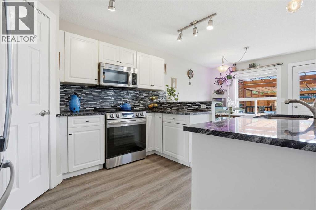 121 Canoe Square SW - 12