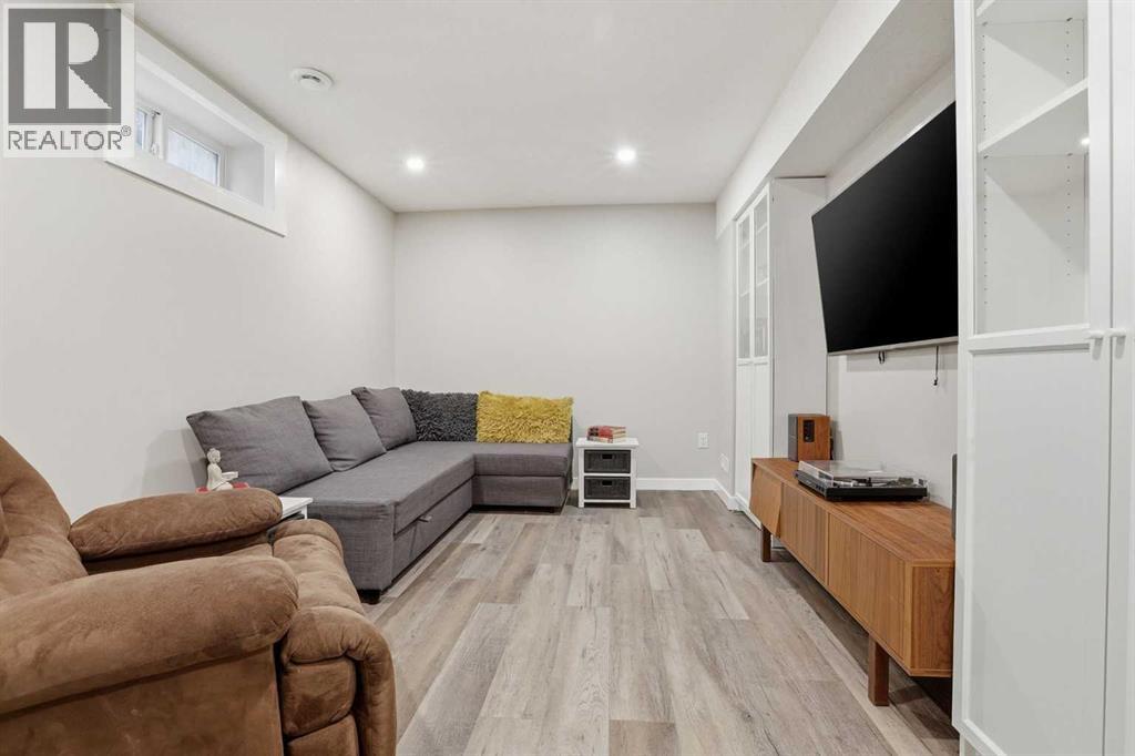121 Canoe Square SW - 32
