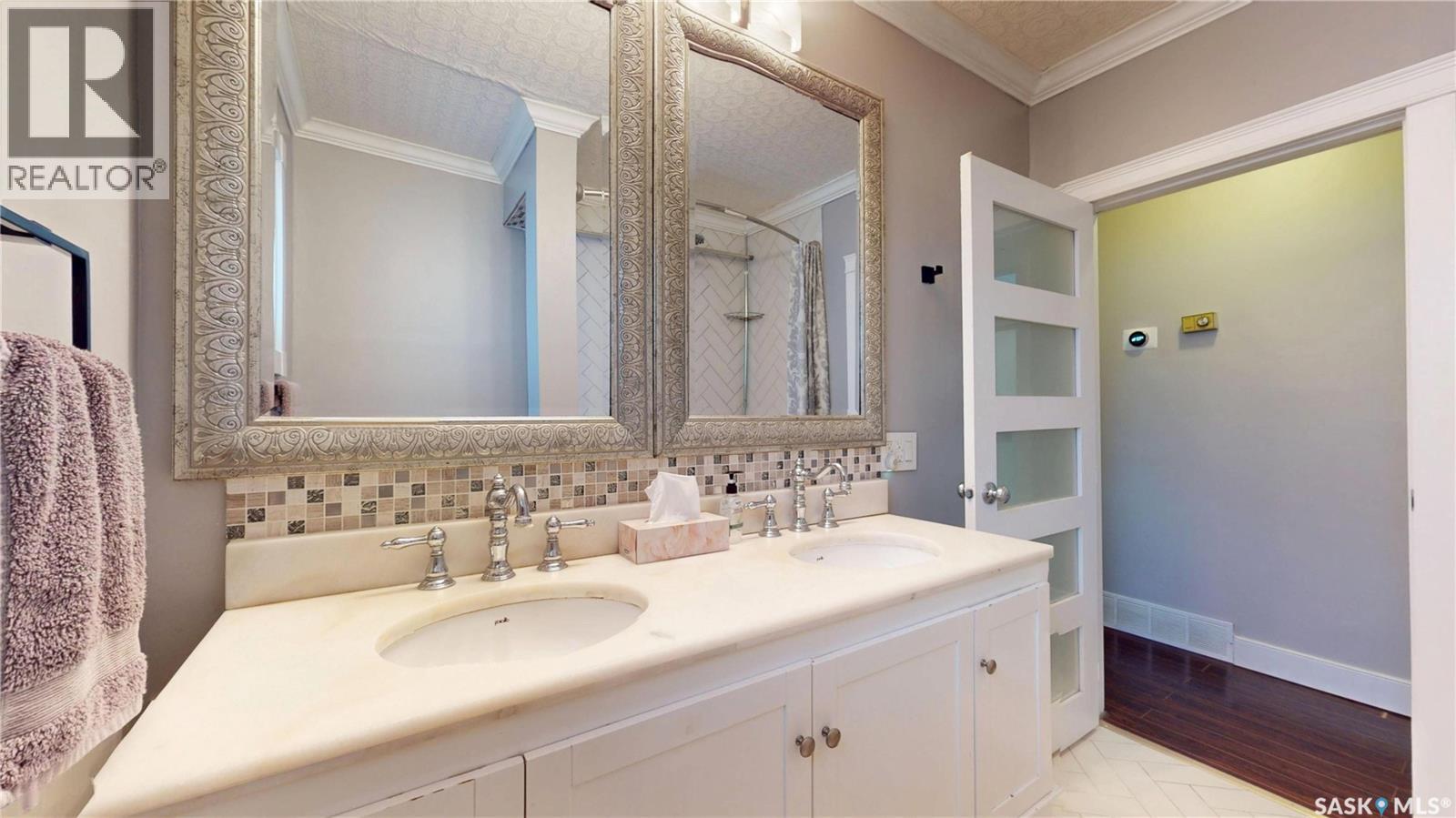 3054 Athol STREET - 21