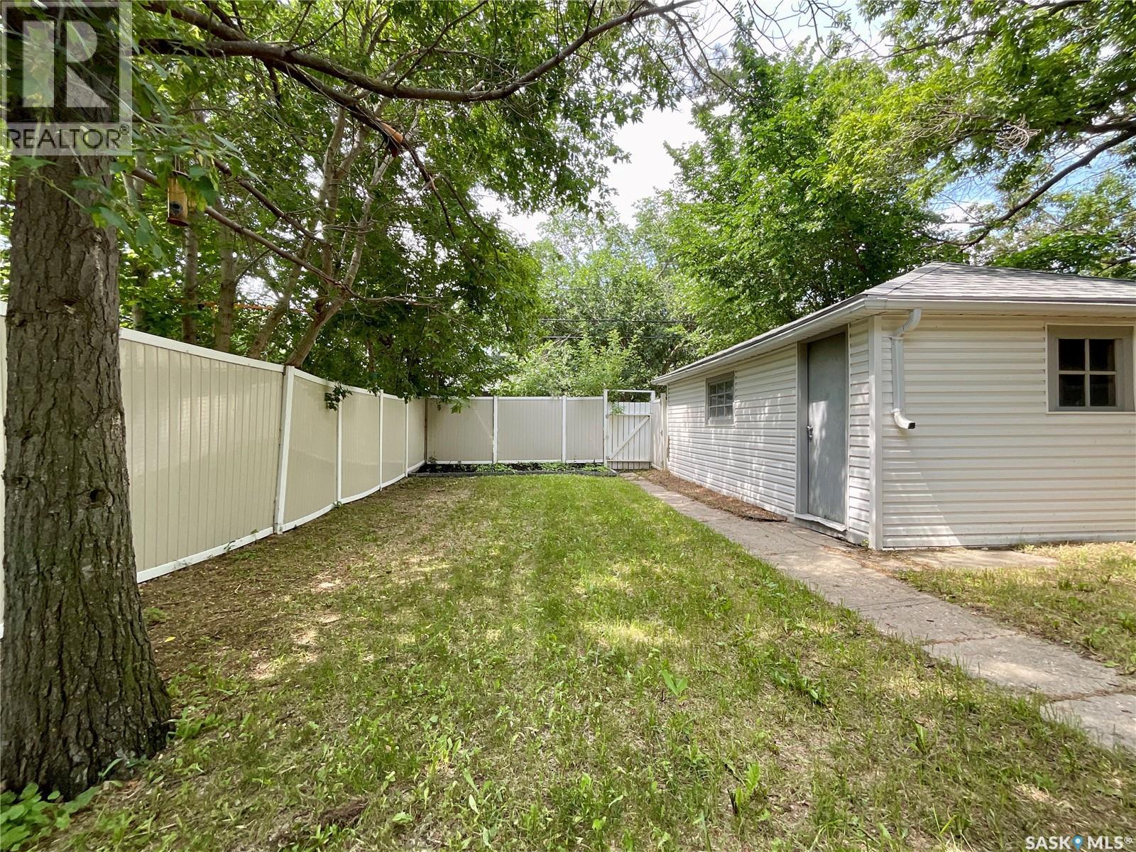 3054 Athol STREET - 36