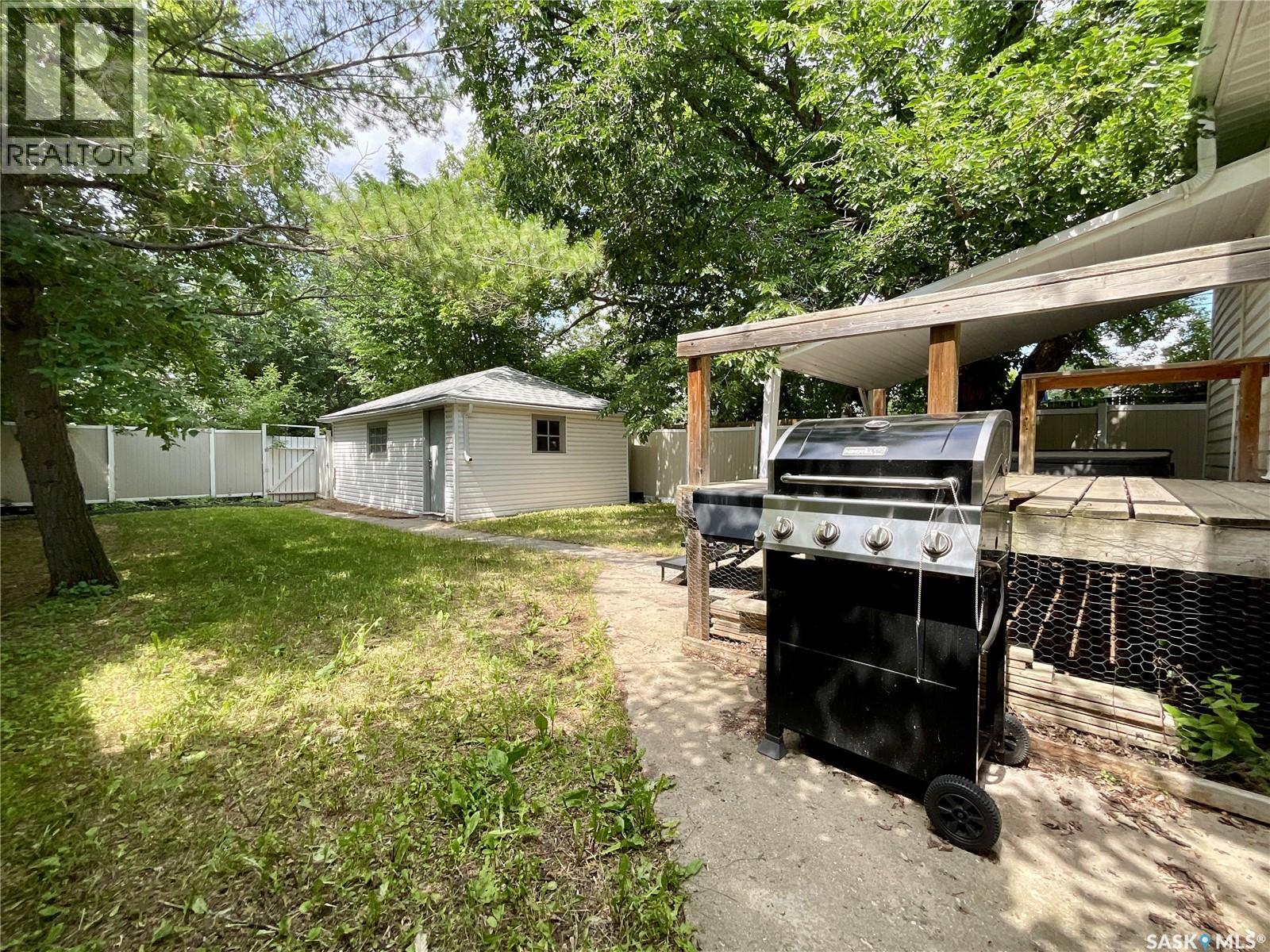3054 Athol STREET - 38