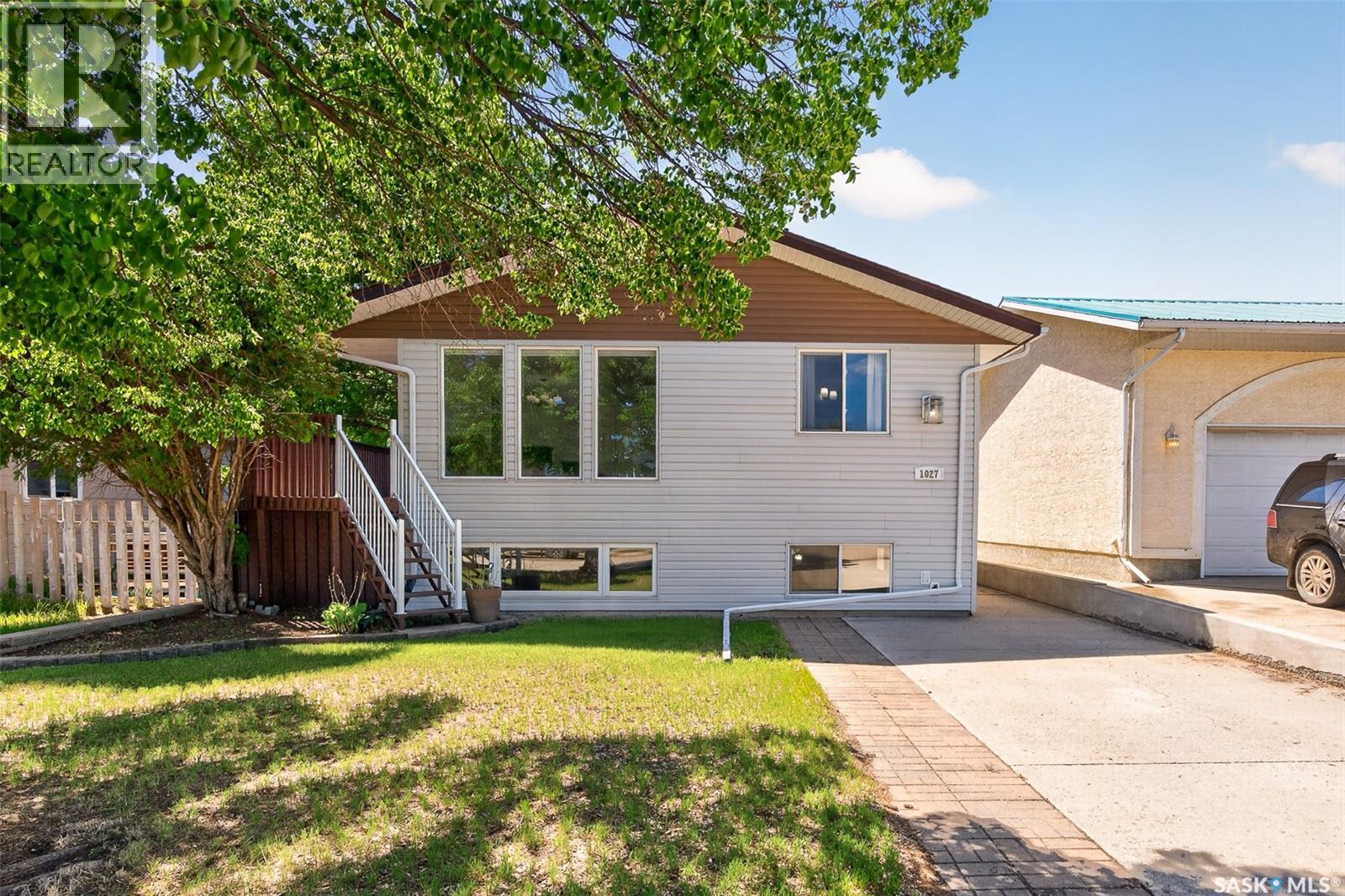 1027 Vaughan STREET - 1