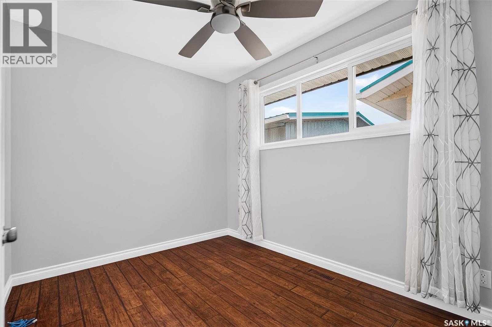 1027 Vaughan STREET - 28