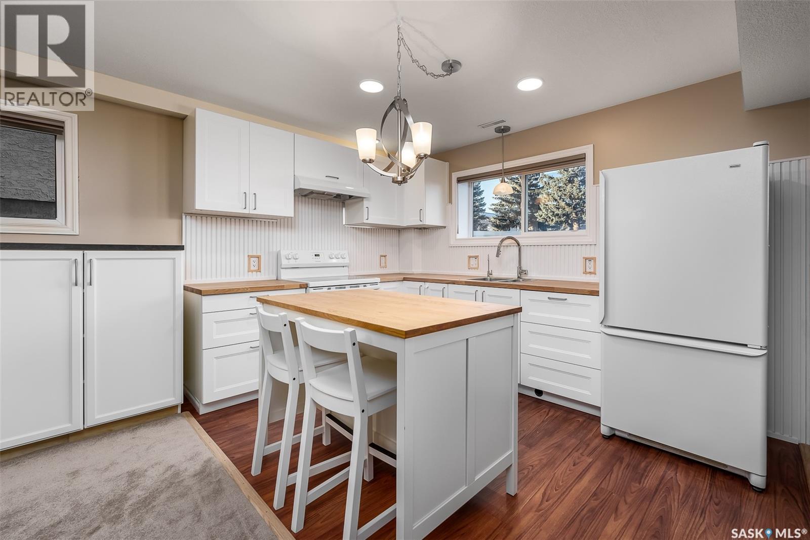 1027 Vaughan STREET - 34