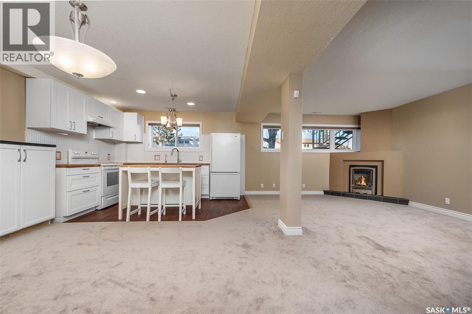 1027 Vaughan STREET - 38