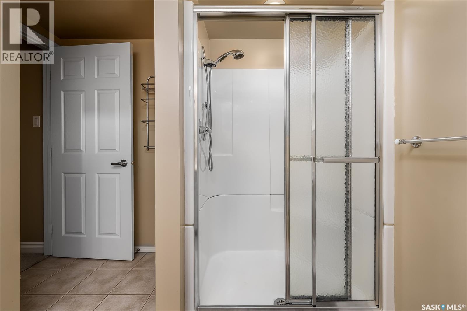 1027 Vaughan STREET - 43