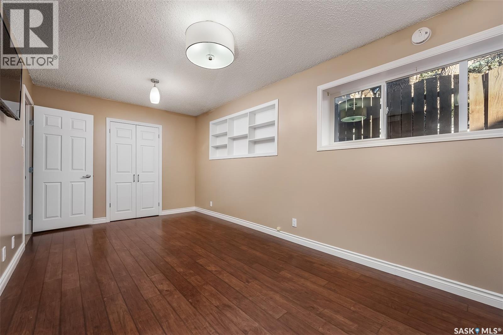 1027 Vaughan STREET - 44