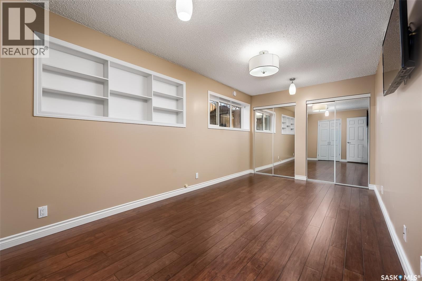1027 Vaughan STREET - 45