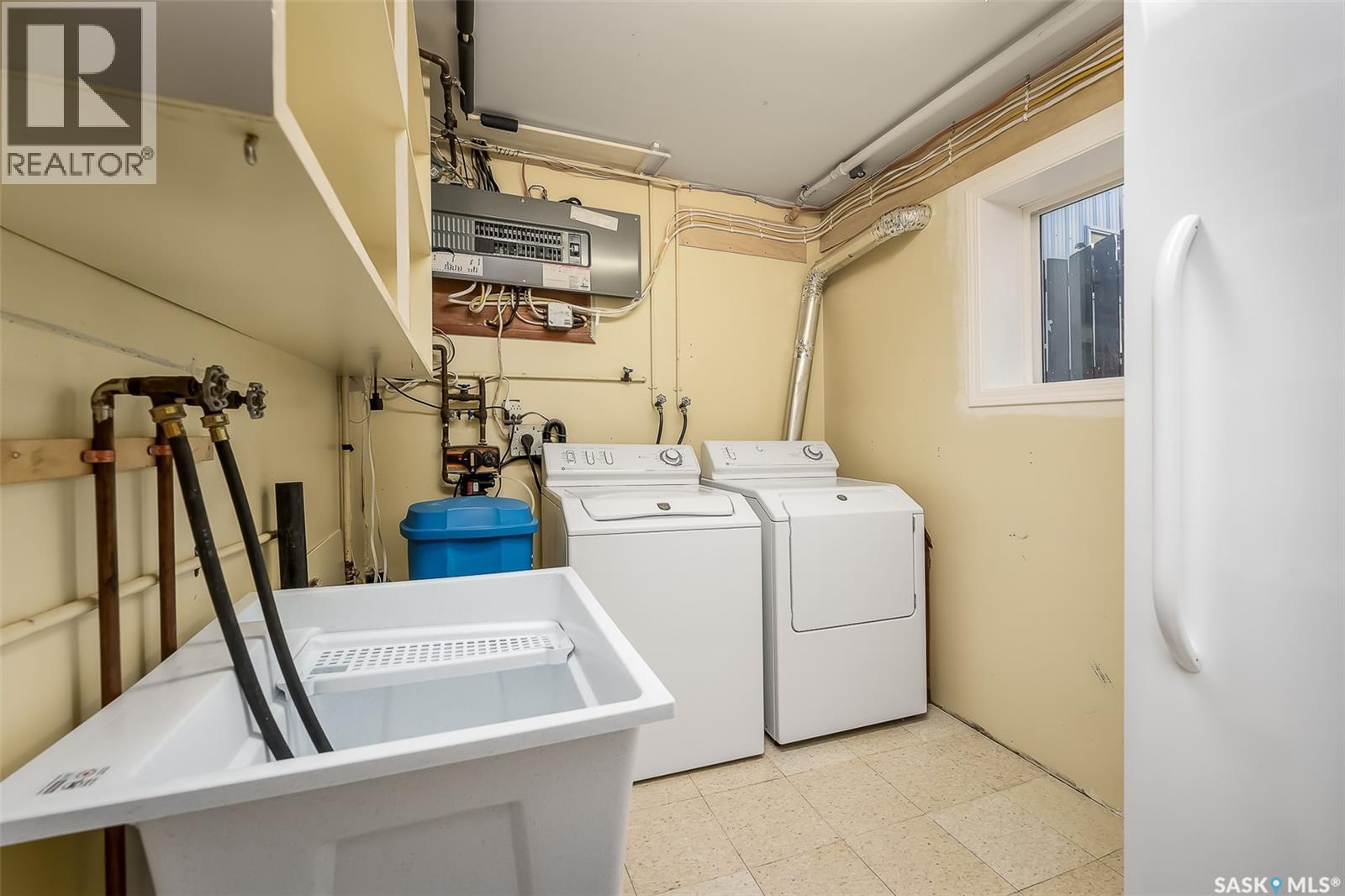 1027 Vaughan STREET - 46