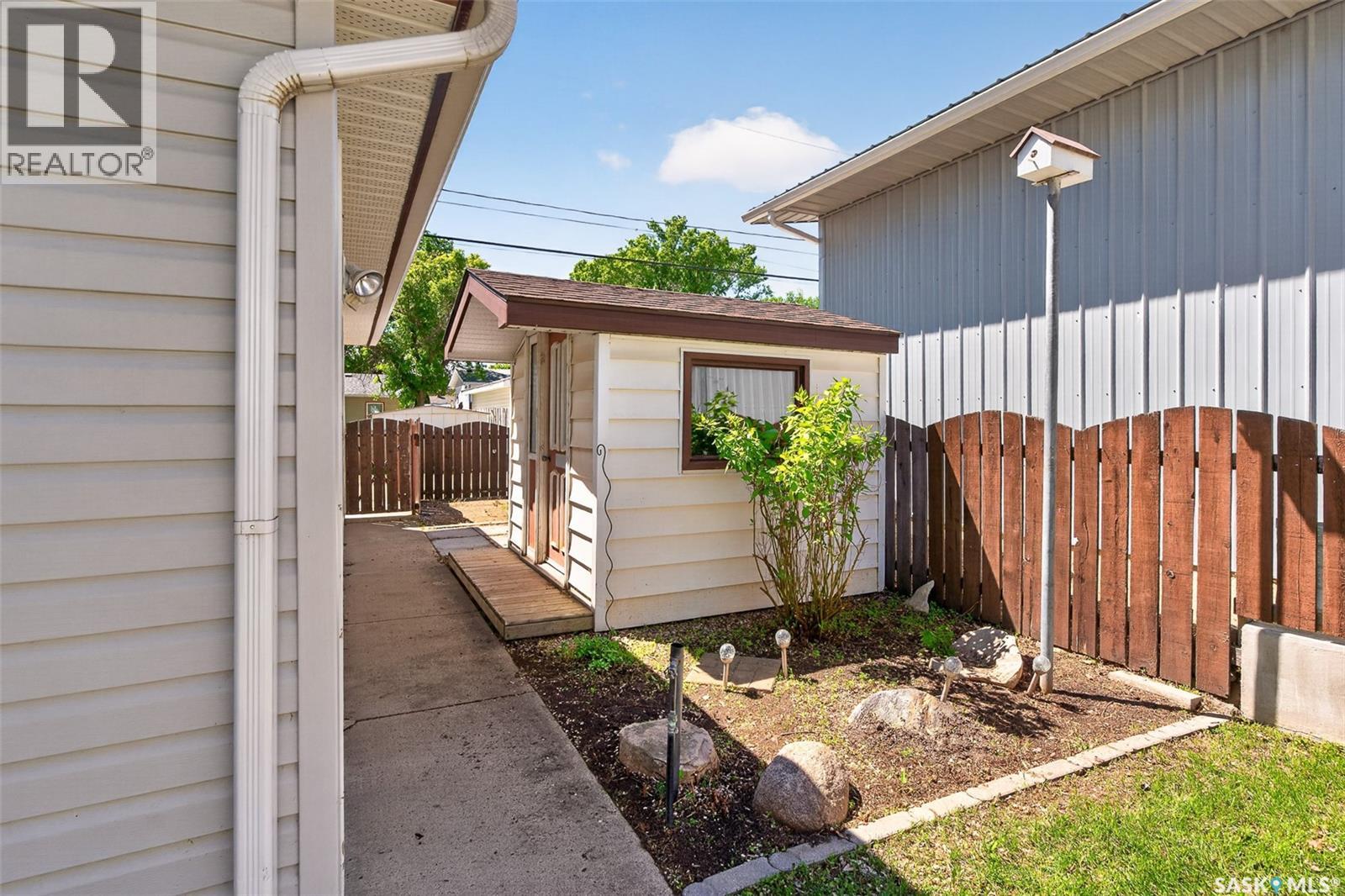 1027 Vaughan STREET - 55