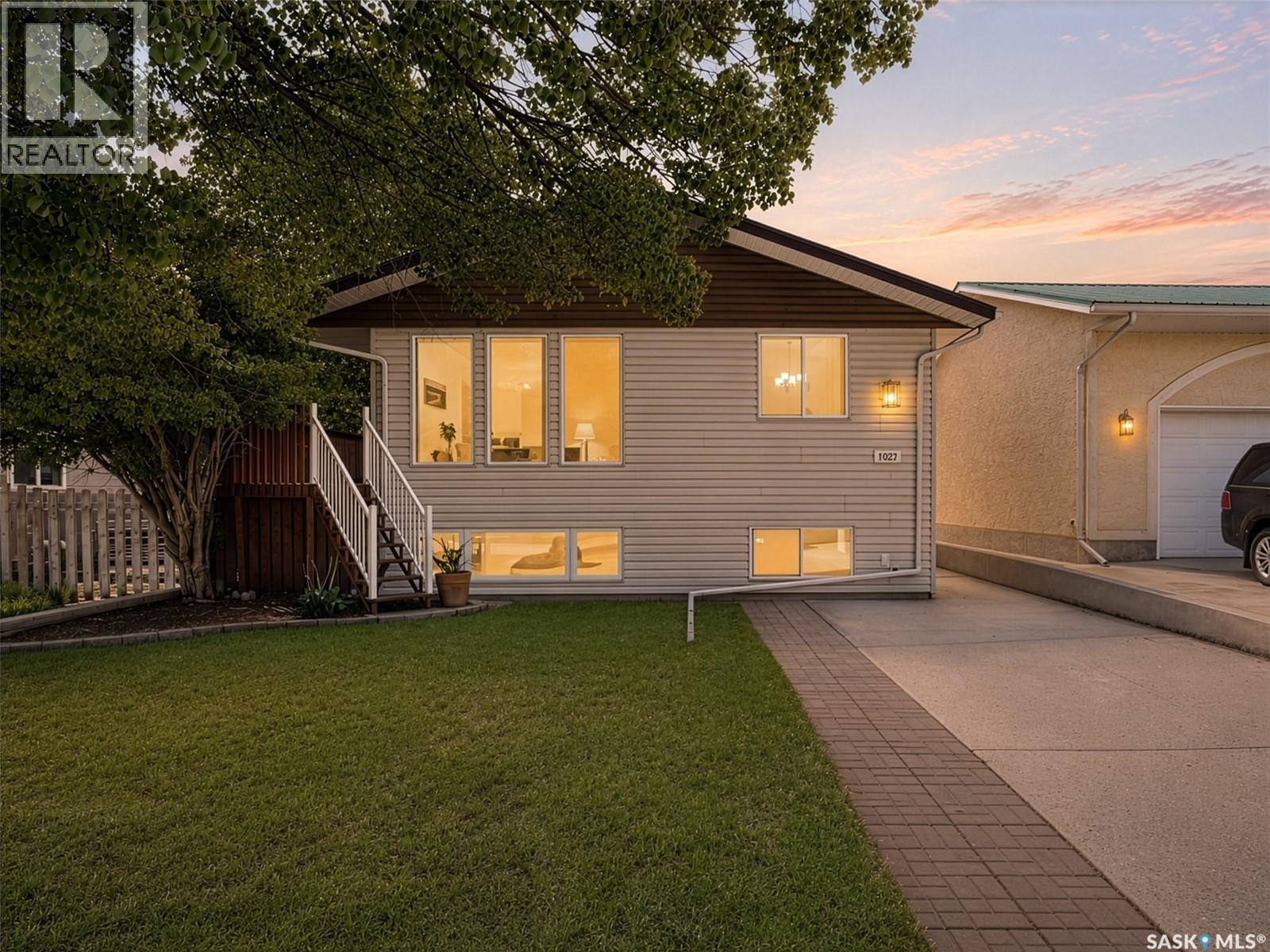 1027 Vaughan STREET - 56