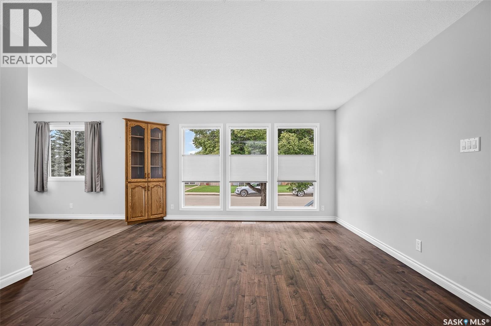 1027 Vaughan STREET - 6
