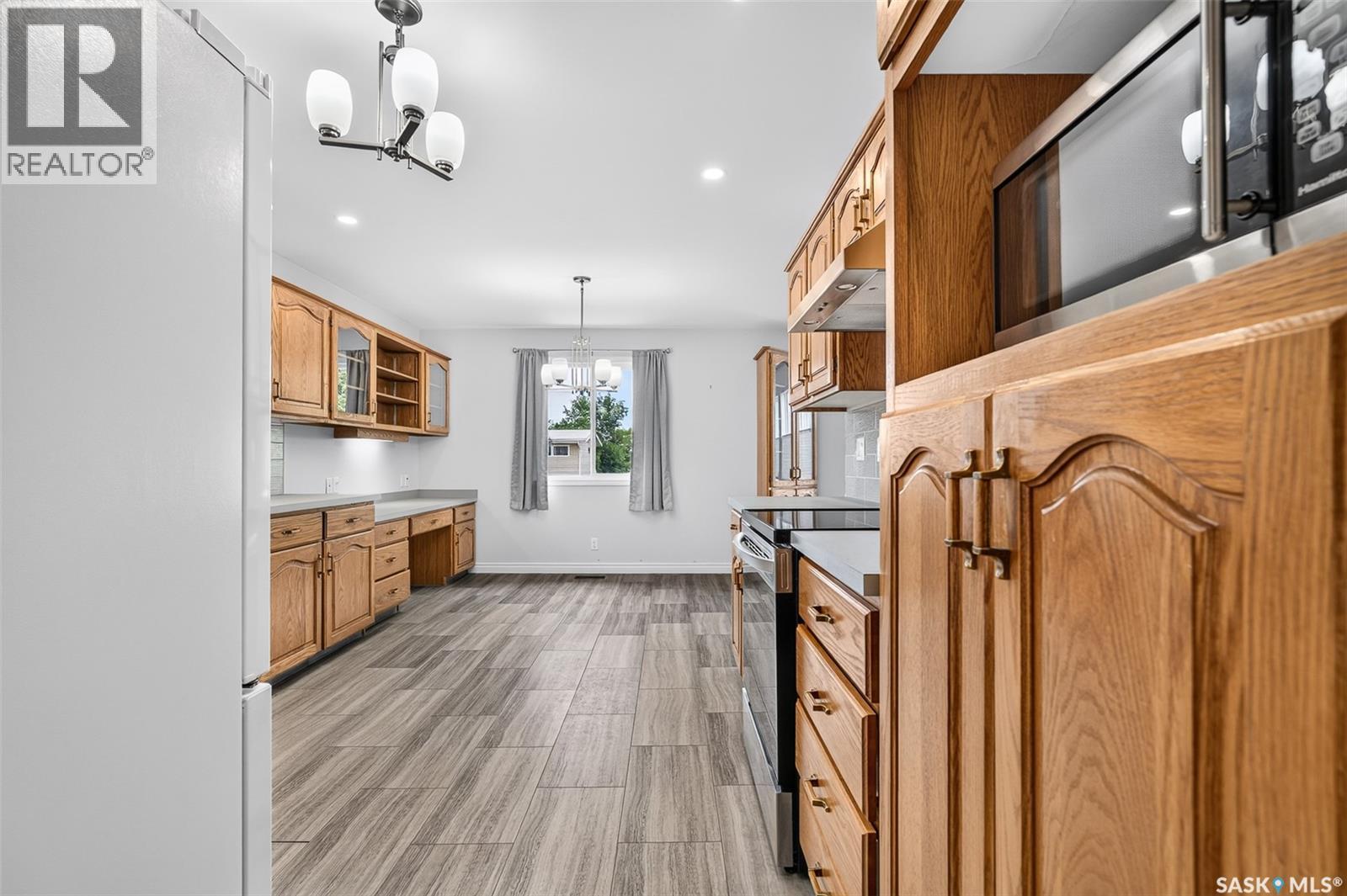 1027 Vaughan STREET - 8