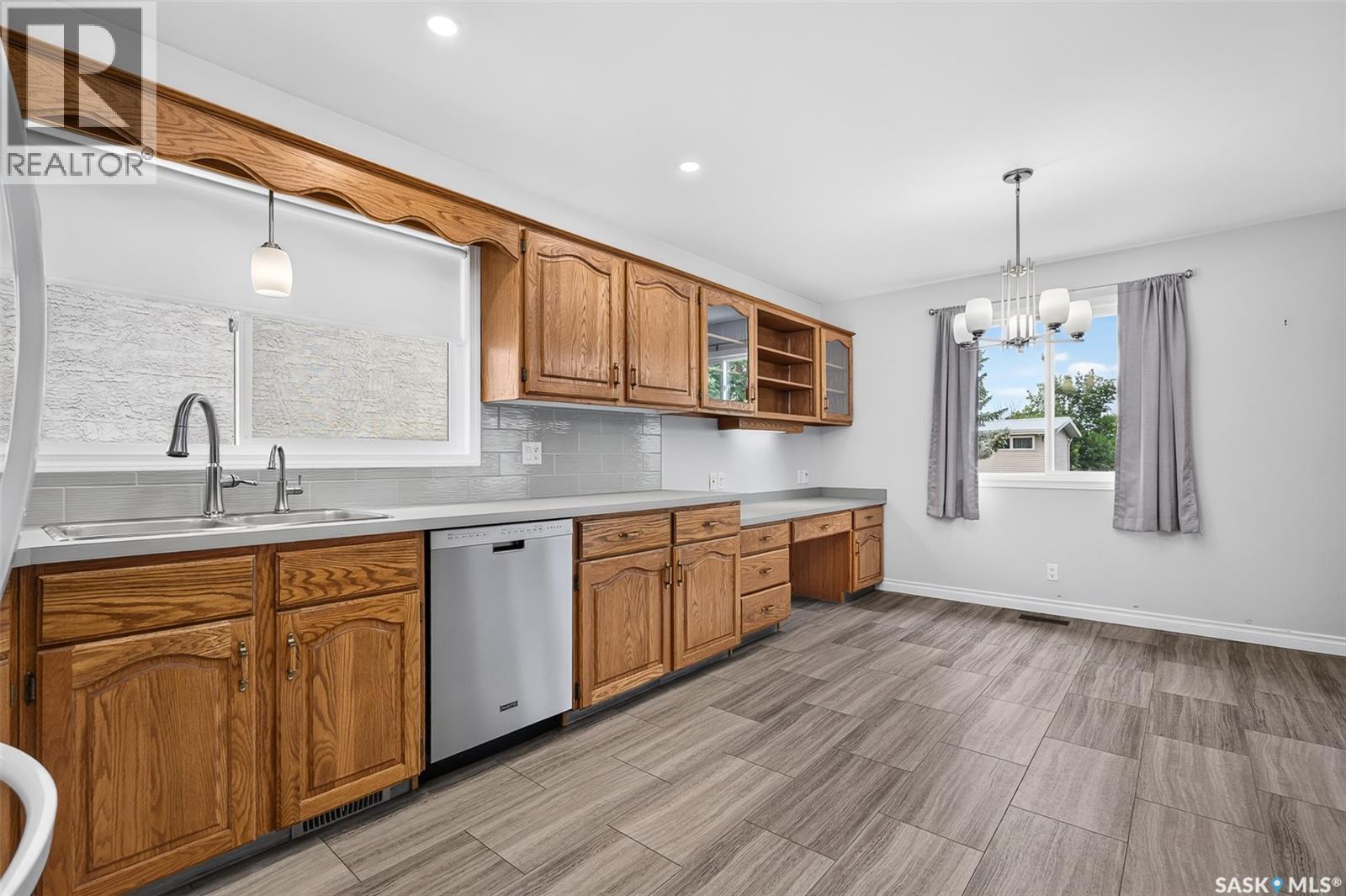 1027 Vaughan STREET - 9