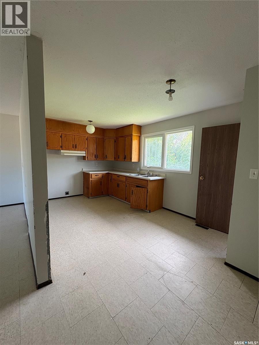 215 Granatier AVENUE - Image 3