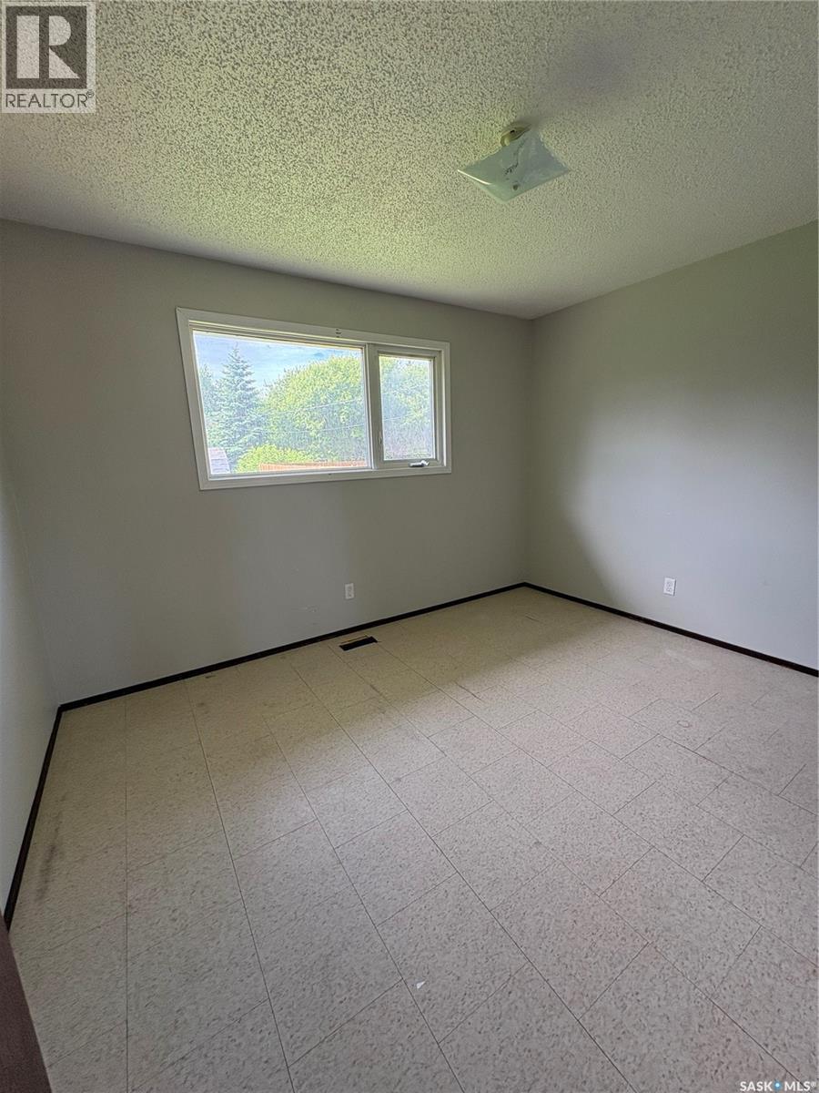 215 Granatier AVENUE - Image 6