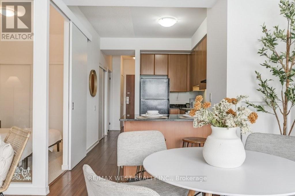 #501 30 CANTERBURY PLACE - 13