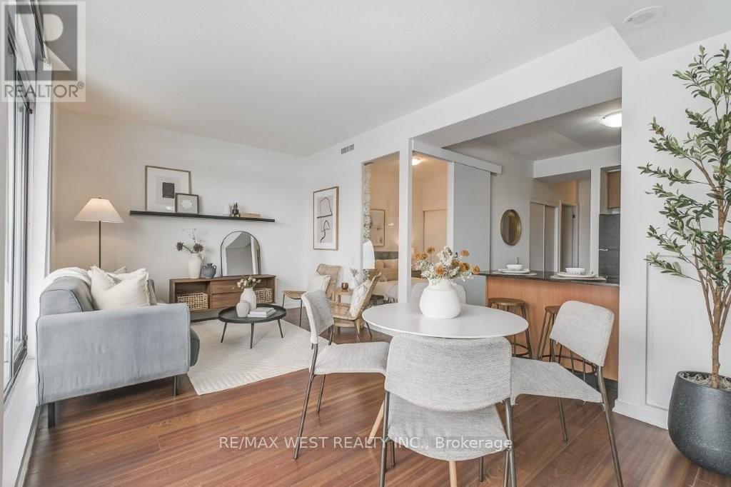 #501 30 CANTERBURY PLACE - 14