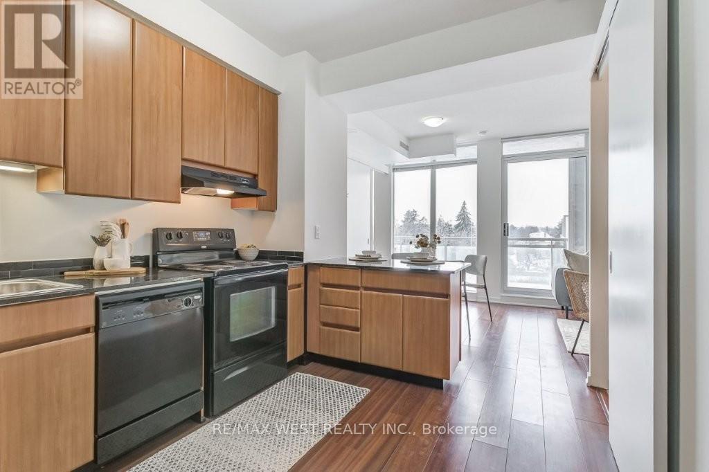 #501 30 CANTERBURY PLACE - 3