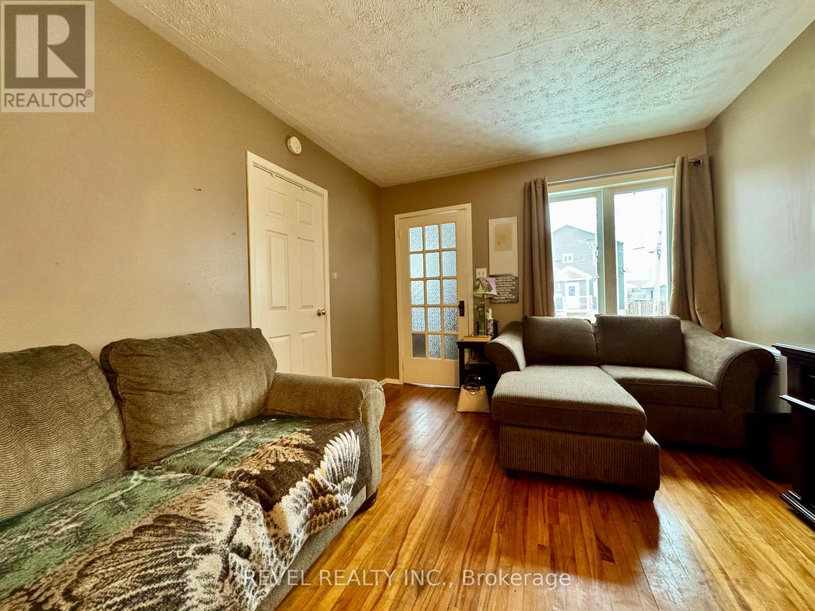 54 WINDSOR AVENUE - 3