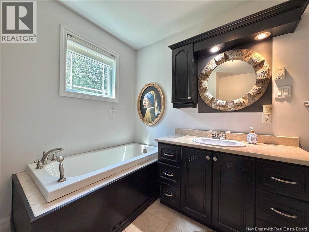 8 Milton Brae - 24