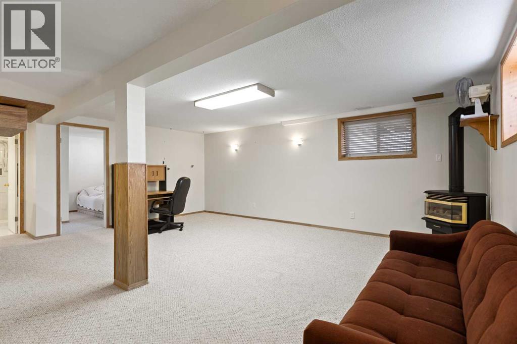 303 De Foras Close NW - 19