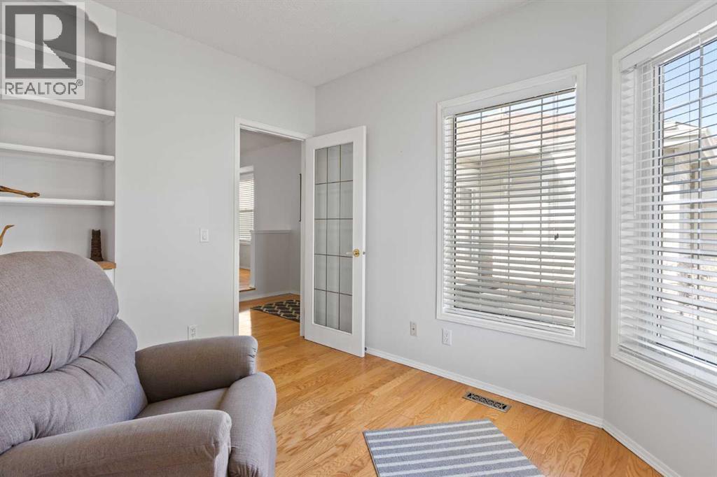 303 De Foras Close NW - 18