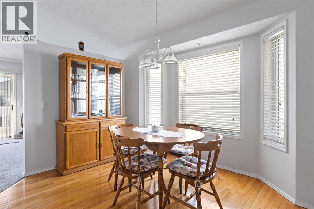 303 De Foras Close NW - 4