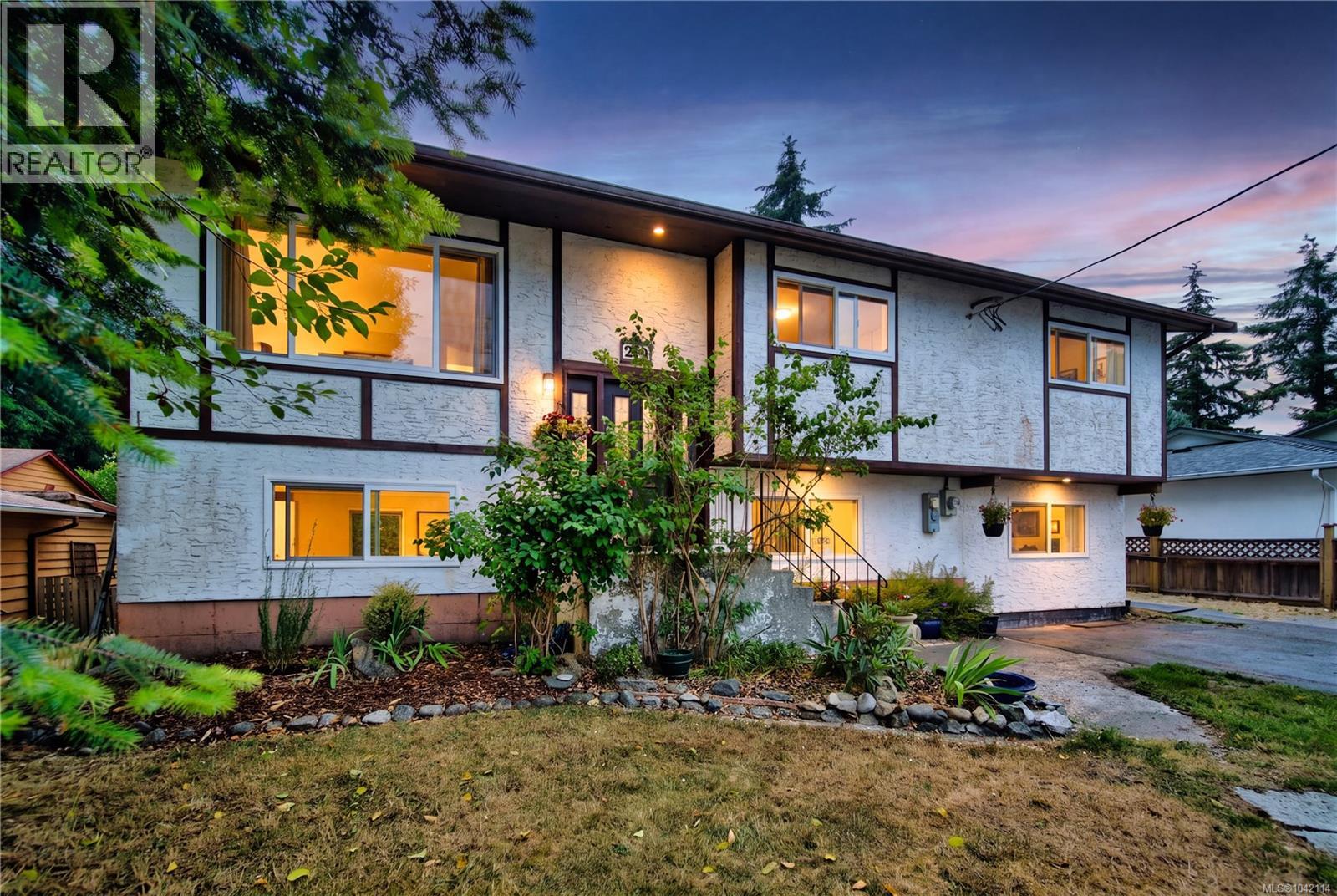 212 Kwassin Cres - 1