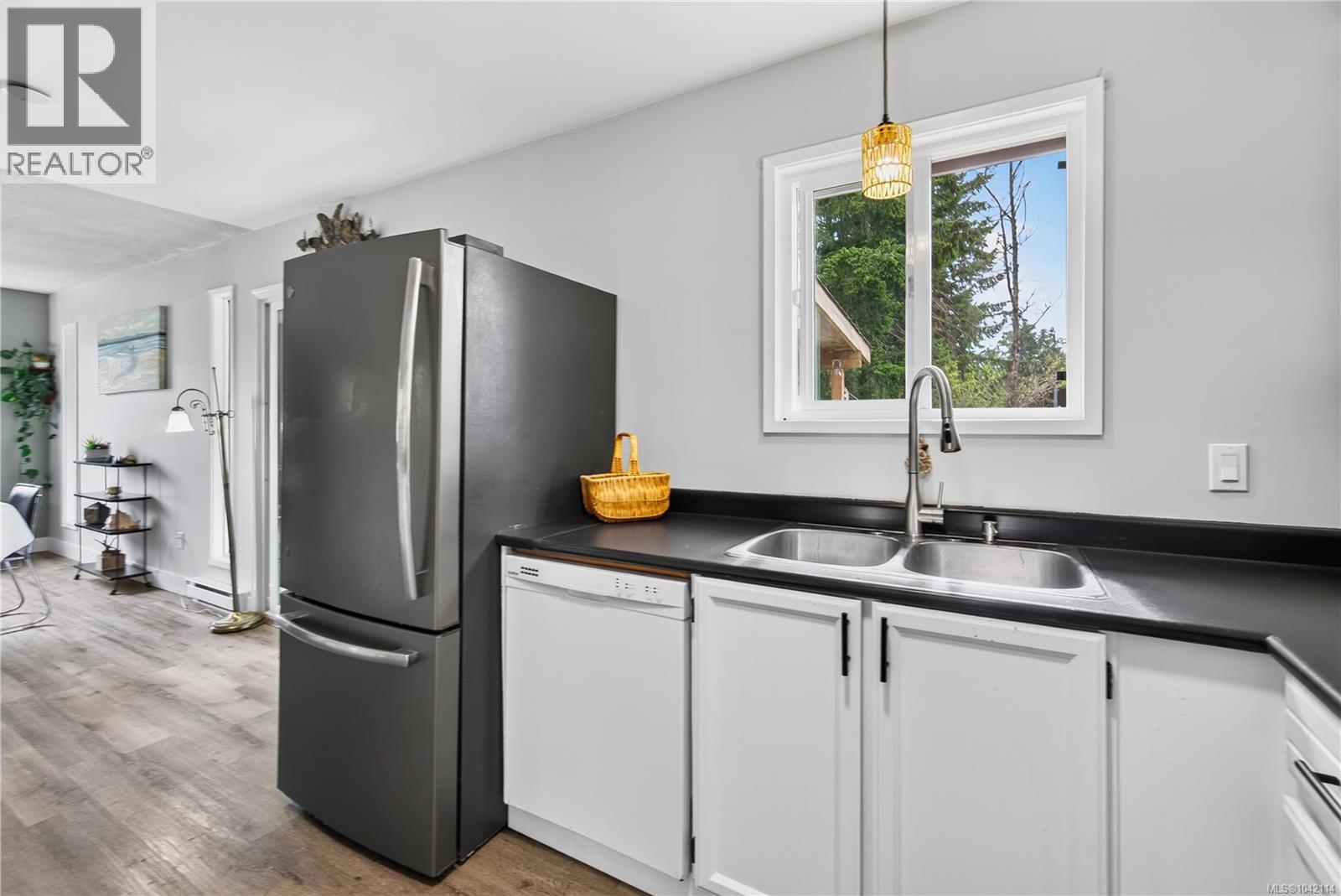 212 Kwassin Cres - 14