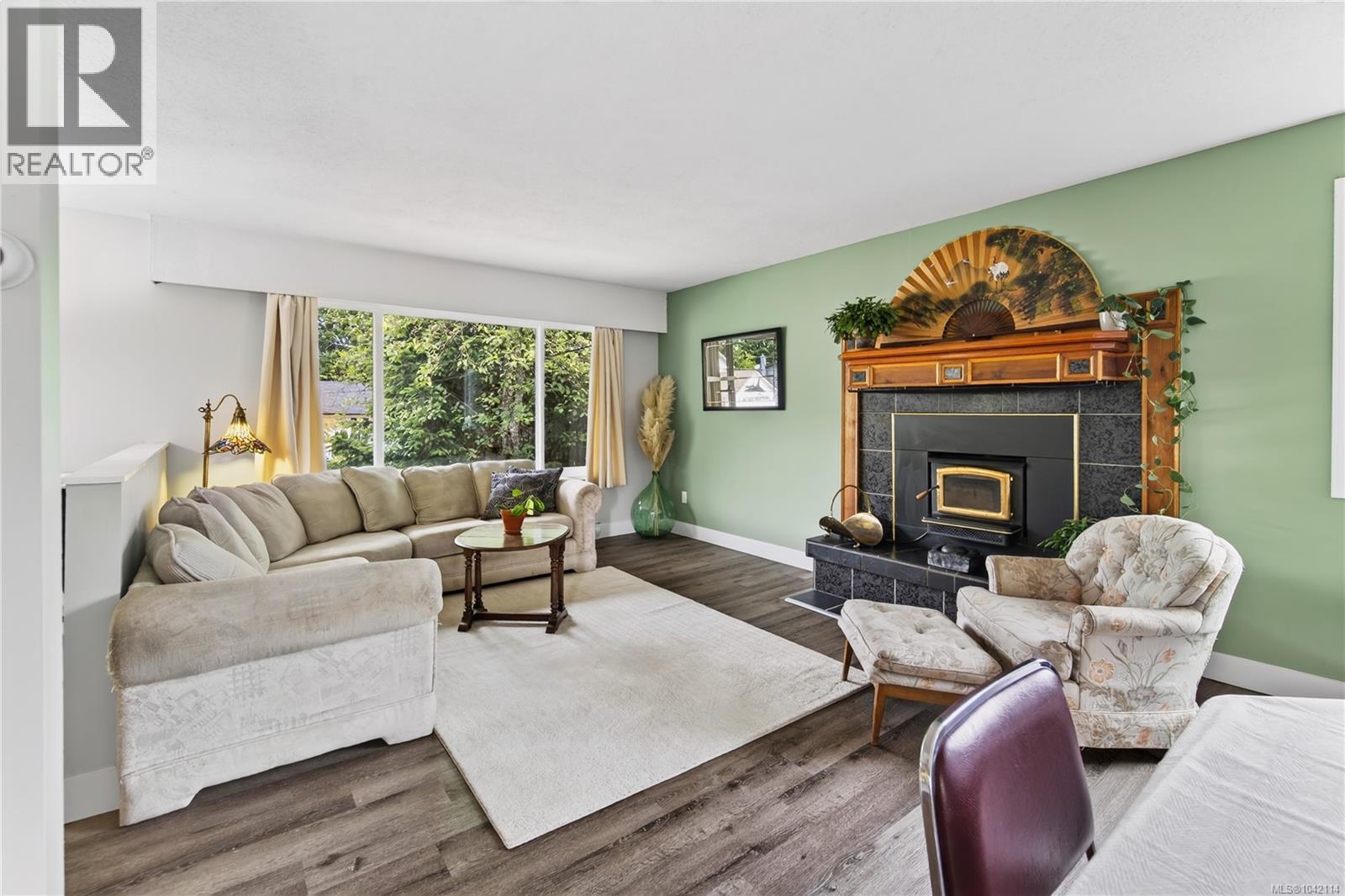212 Kwassin Cres - 2